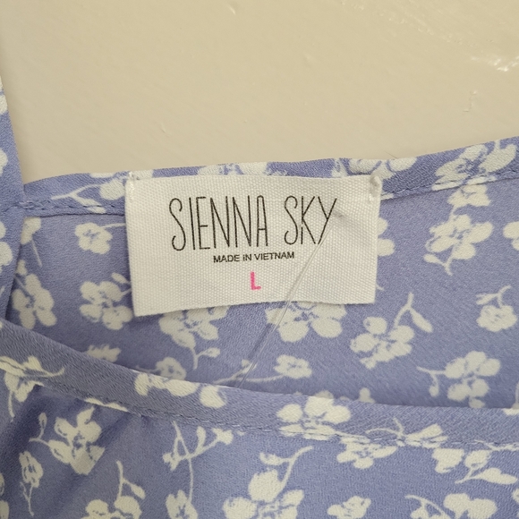 2 Sienna Sky women's peasant blouses floral off shoulder smocked size Large NWOT - Picture 11 of 14